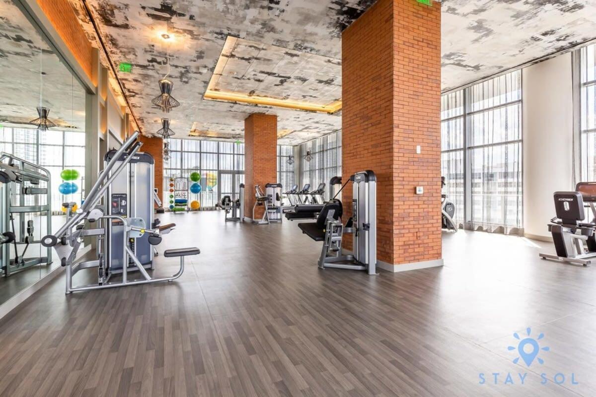 Luxury Amenities, Infinity Pool, Gym, Hot Tub Lägenhet Hollywood Exteriör bild