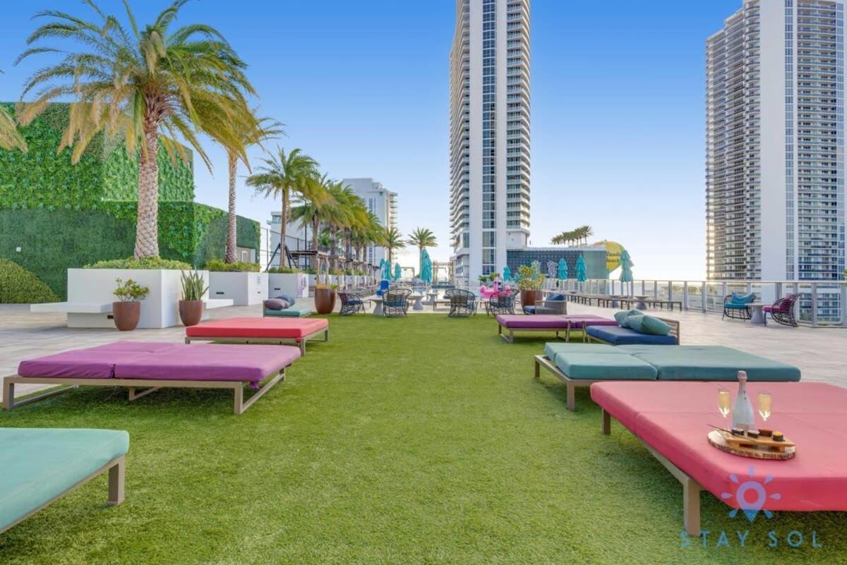 Luxury Amenities, Infinity Pool, Gym, Hot Tub Lägenhet Hollywood Exteriör bild