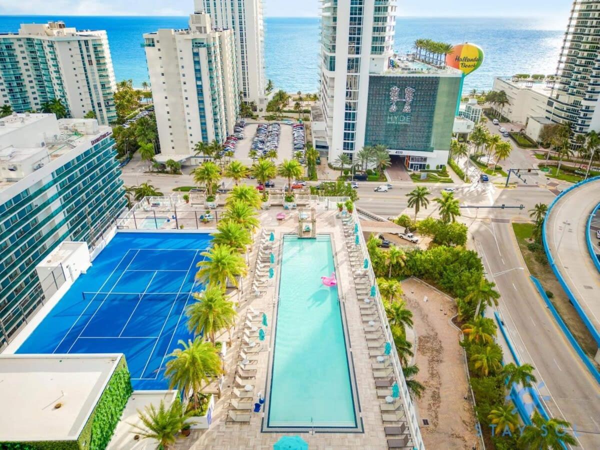 Luxury Amenities, Infinity Pool, Gym, Hot Tub Lägenhet Hollywood Exteriör bild