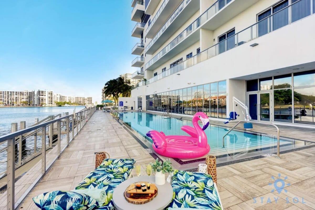 Luxury Amenities, Infinity Pool, Gym, Hot Tub Lägenhet Hollywood Exteriör bild
