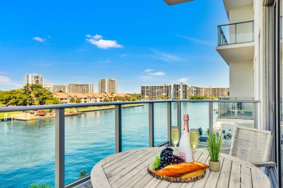 Luxury Amenities, Infinity Pool, Gym, Hot Tub Lägenhet Hollywood Exteriör bild
