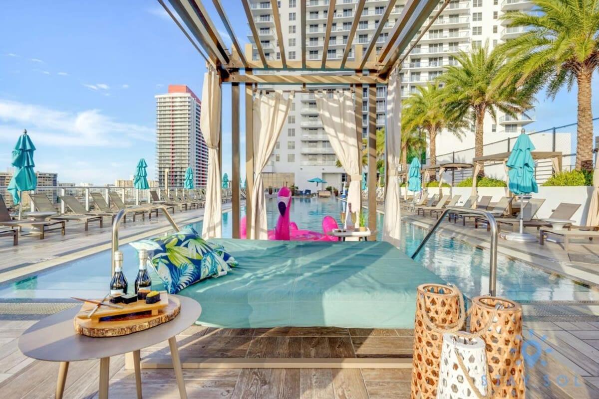 Luxury Amenities, Infinity Pool, Gym, Hot Tub Lägenhet Hollywood Exteriör bild