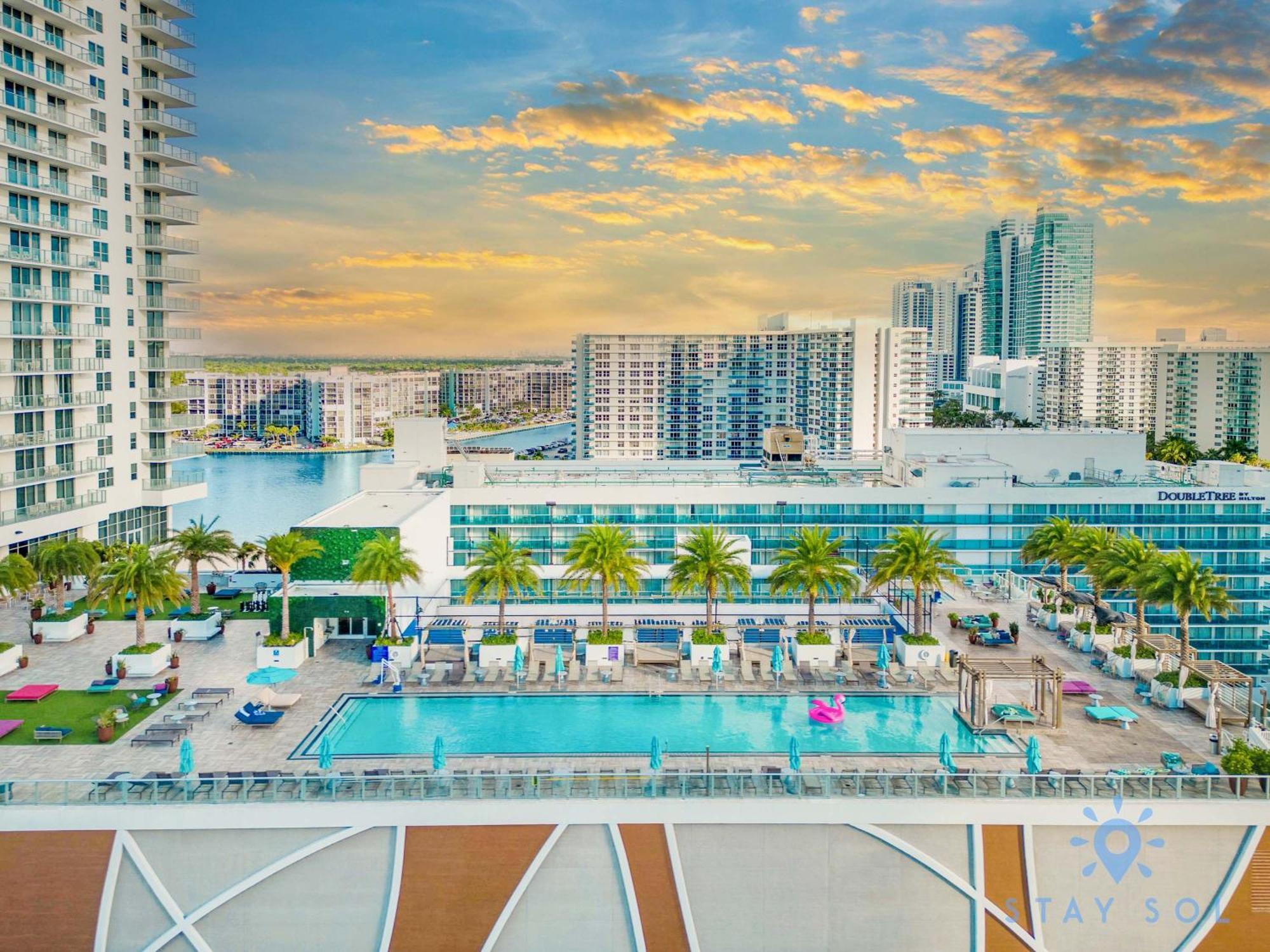 Luxury Amenities, Infinity Pool, Gym, Hot Tub Lägenhet Hollywood Exteriör bild